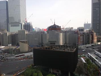 20111127丸ビル５階から見た改修工事中の東京駅.JPG